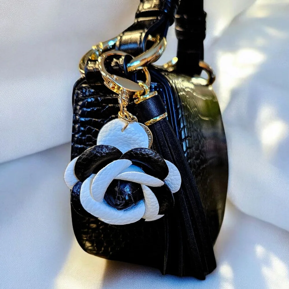 SALE!! Black Croc Embossed Saddle Bag with Gold Accents NWT - Picture 5 of 8